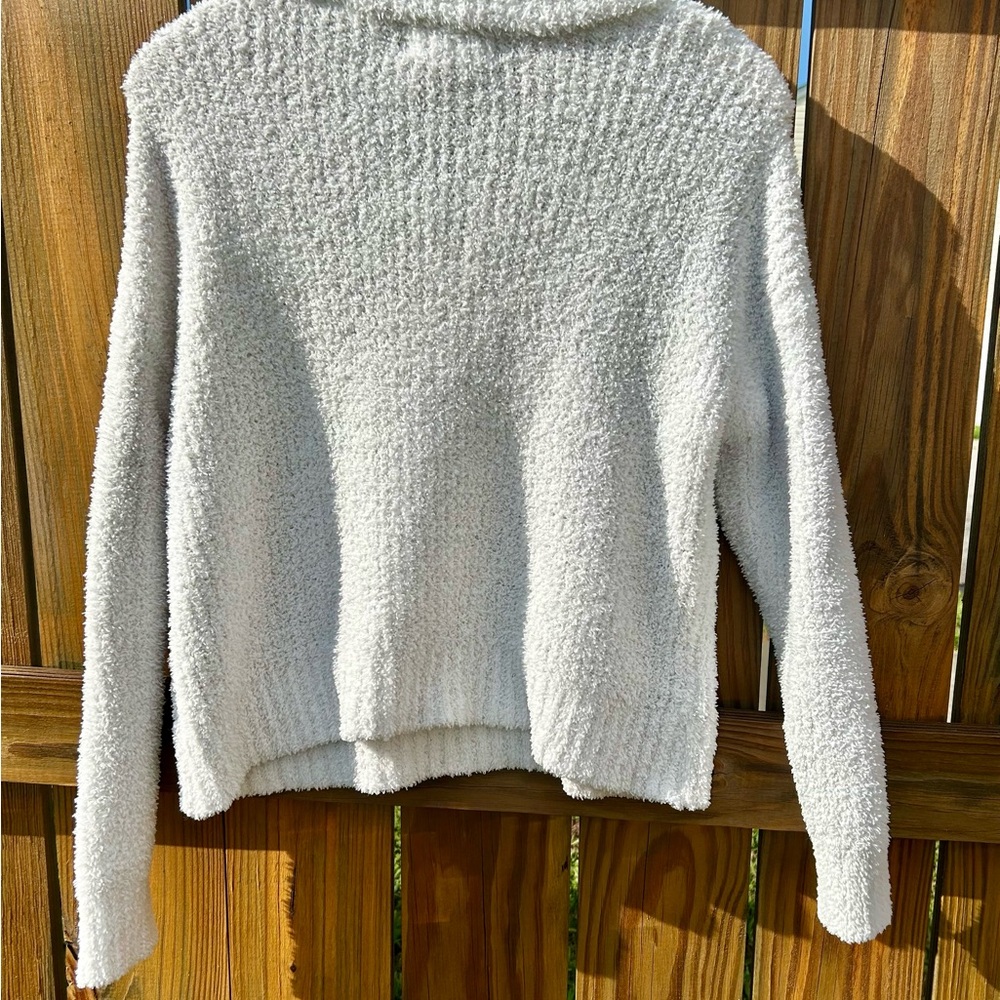Olive + Oak Fuzzy Soft Knit Zip Neck White Sweater Sz. Small - Picture 5 of 7